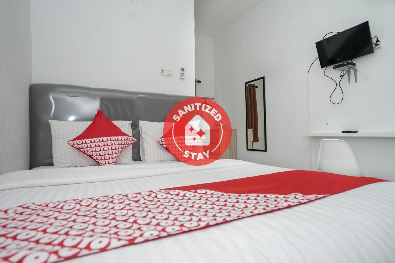 Oyo 183 The Pipe House Hotel Palembang Exterior foto