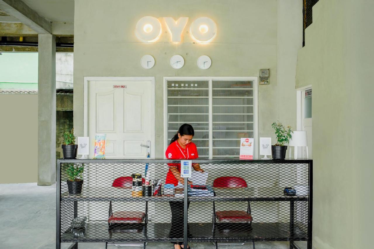 Oyo 183 The Pipe House Hotel Palembang Exterior foto