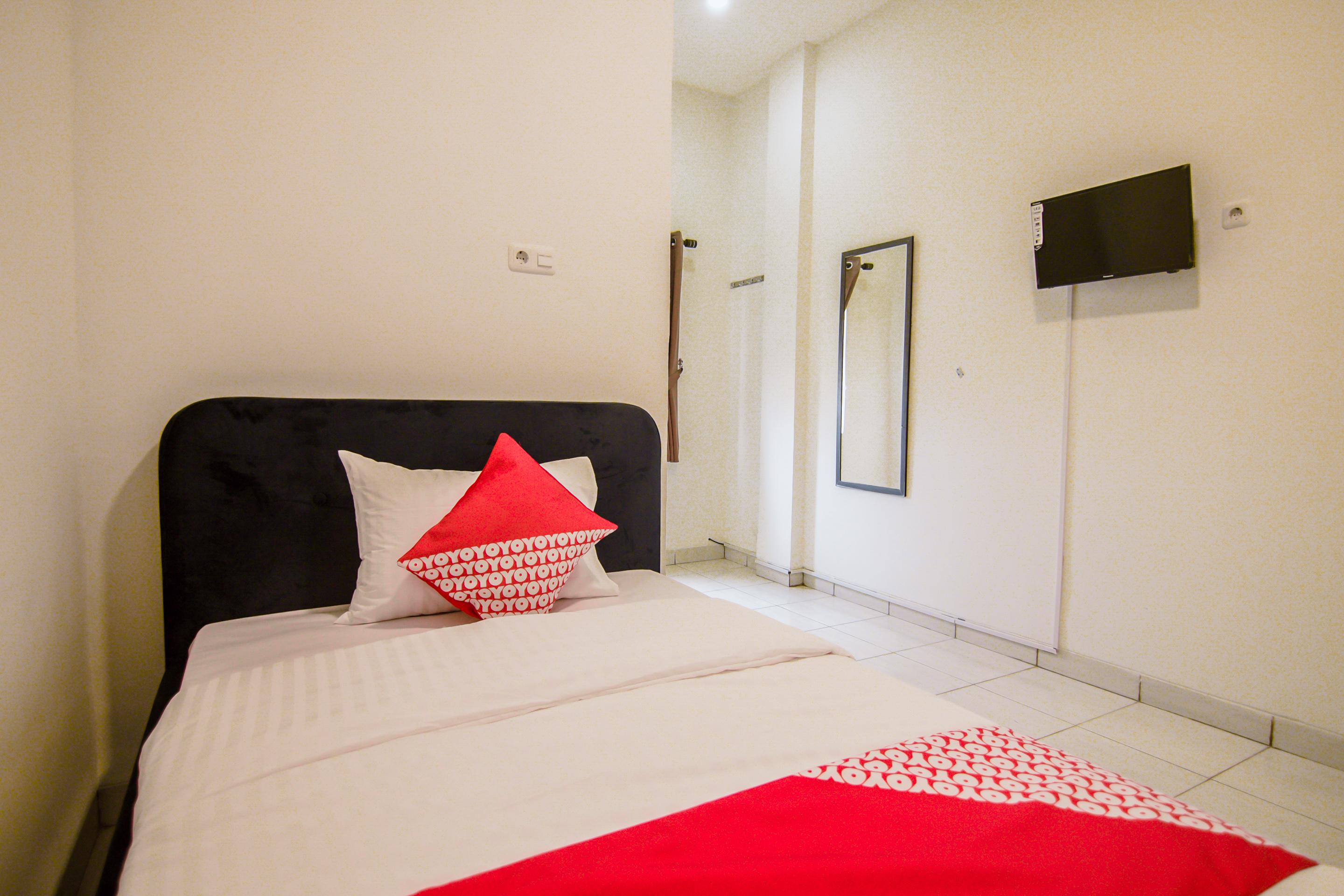 Oyo 183 The Pipe House Hotel Palembang Exterior foto