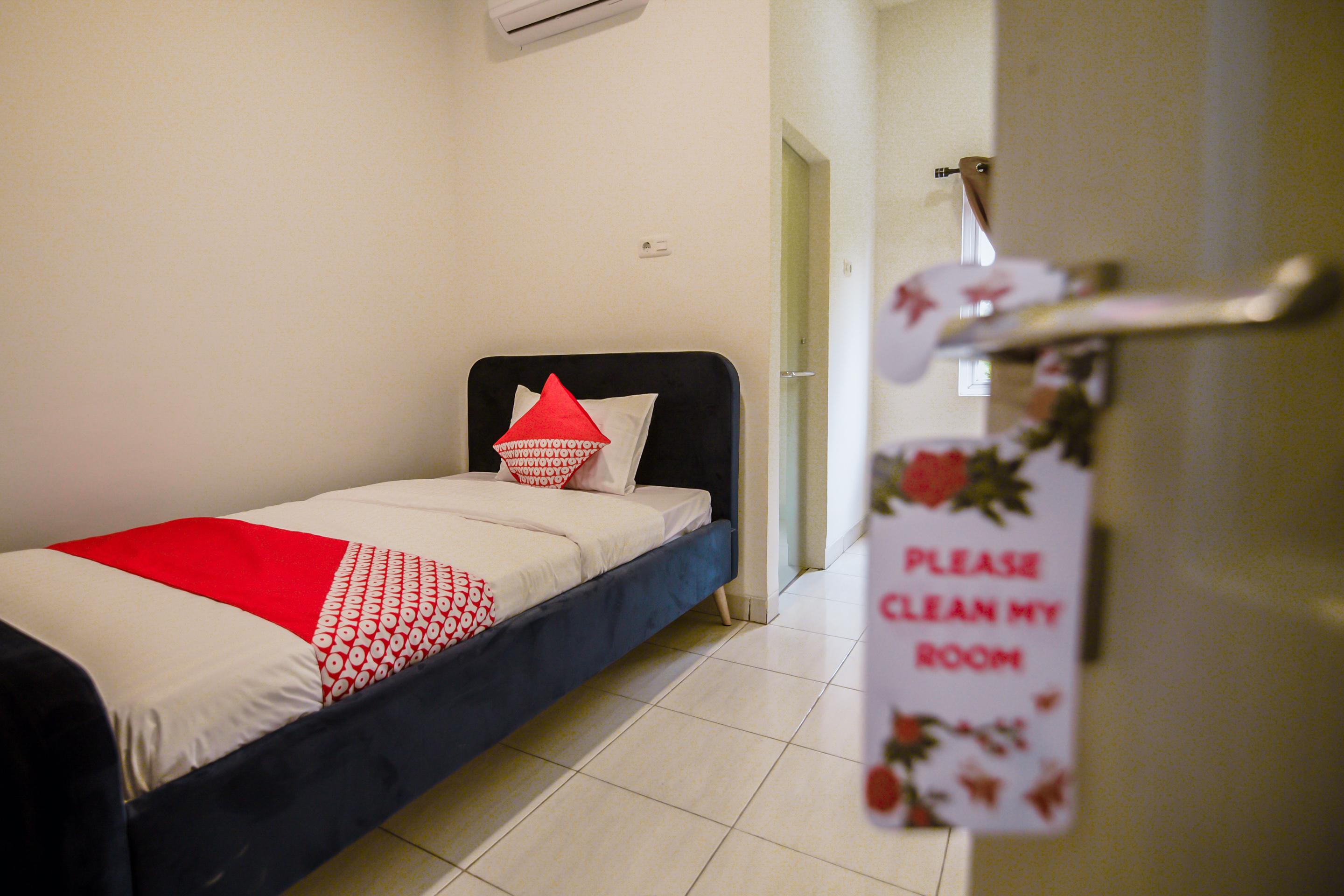 Oyo 183 The Pipe House Hotel Palembang Exterior foto