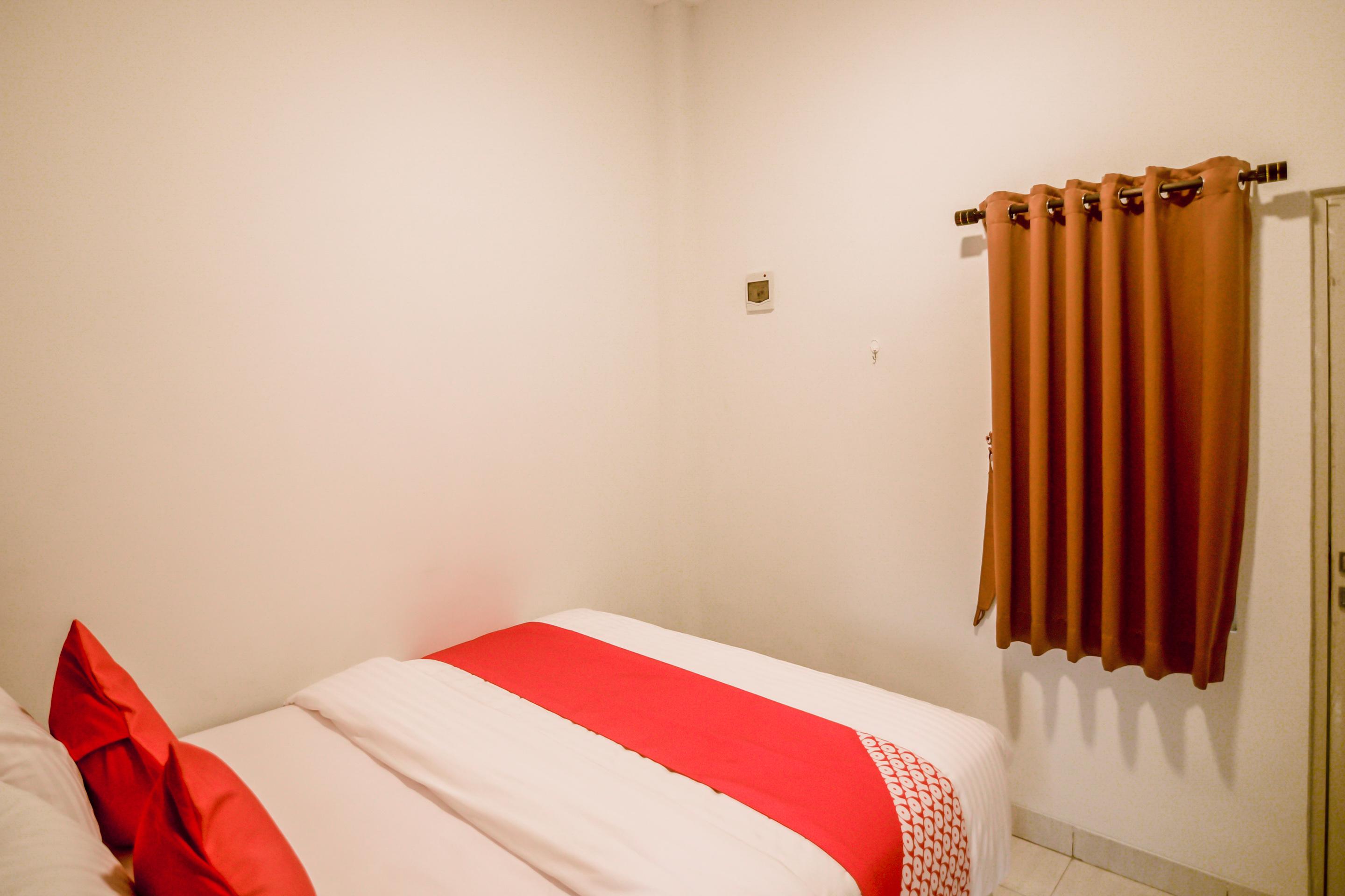 Oyo 183 The Pipe House Hotel Palembang Exterior foto