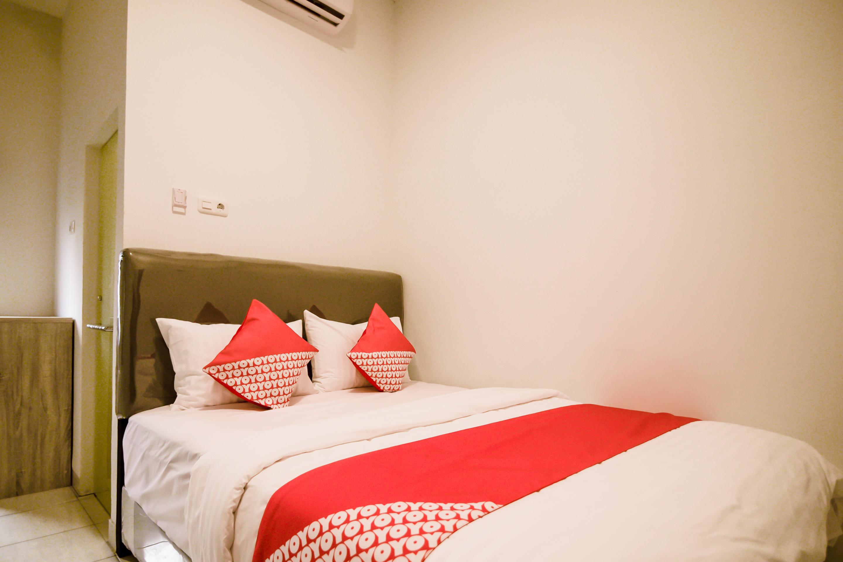 Oyo 183 The Pipe House Hotel Palembang Exterior foto