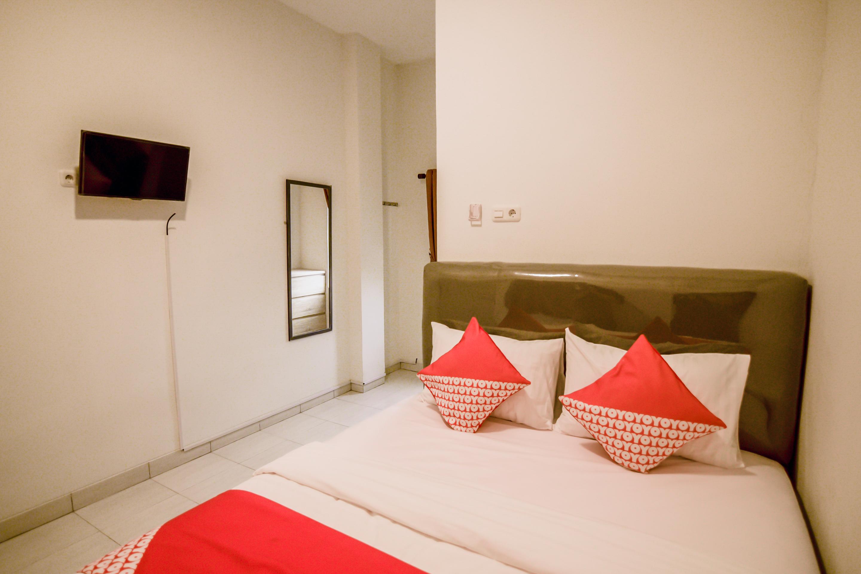 Oyo 183 The Pipe House Hotel Palembang Exterior foto