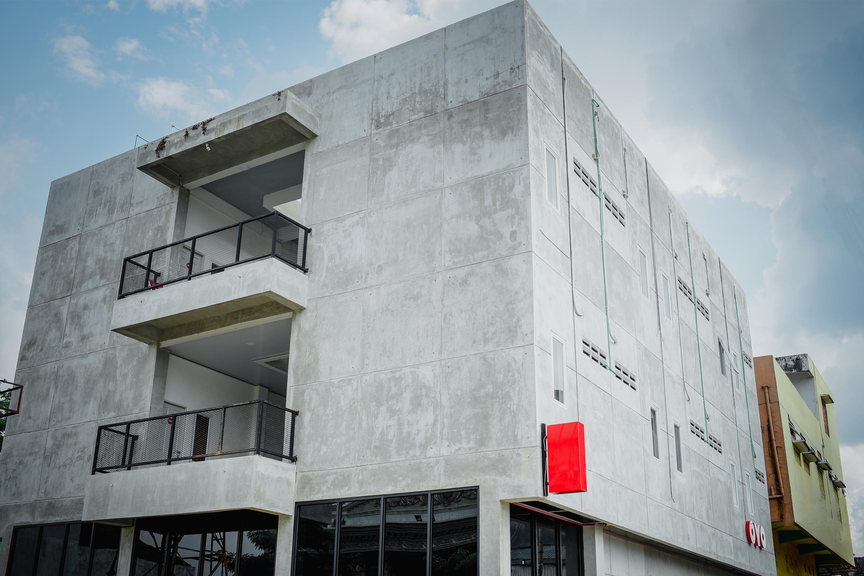 Oyo 183 The Pipe House Hotel Palembang Exterior foto