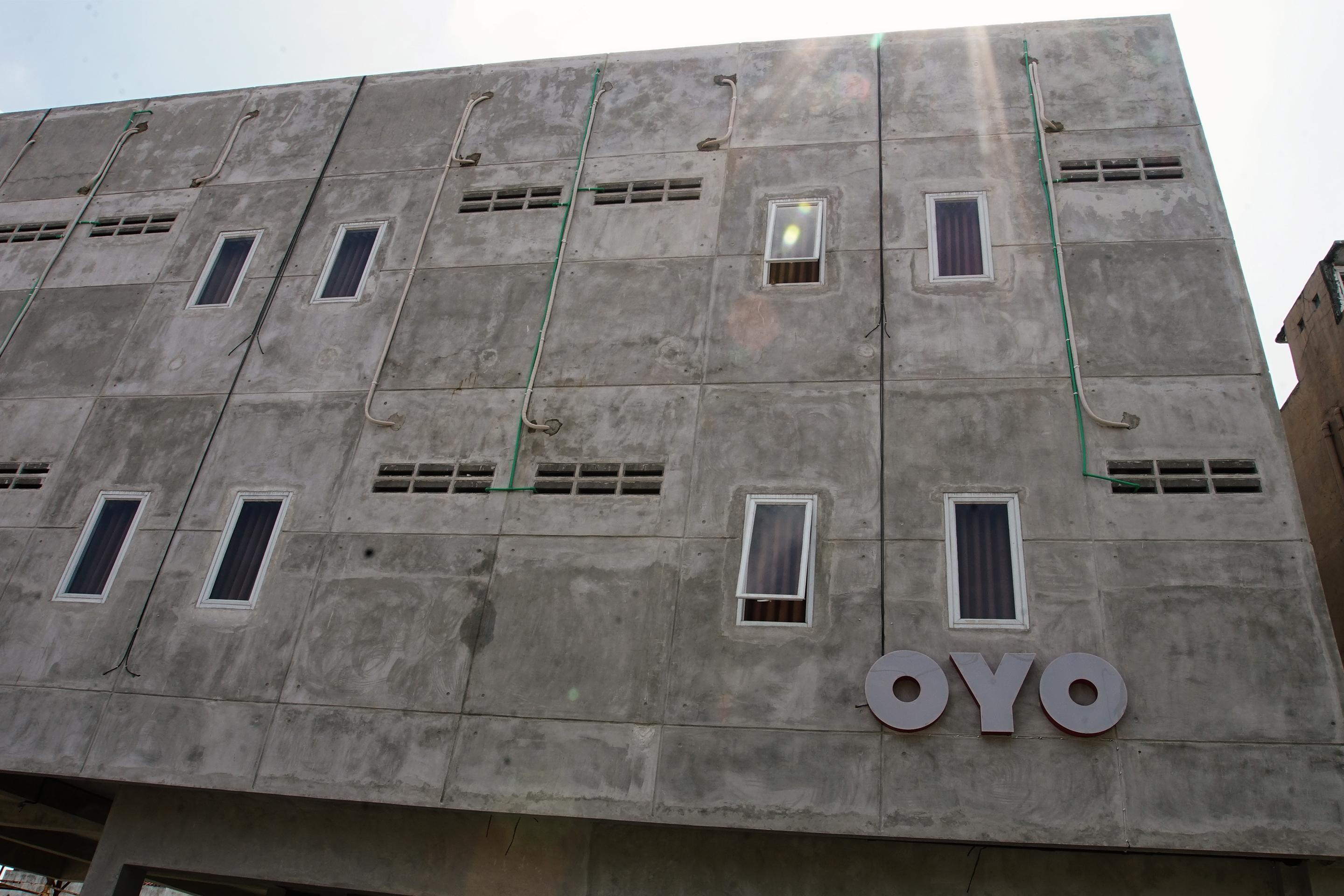 Oyo 183 The Pipe House Hotel Palembang Exterior foto