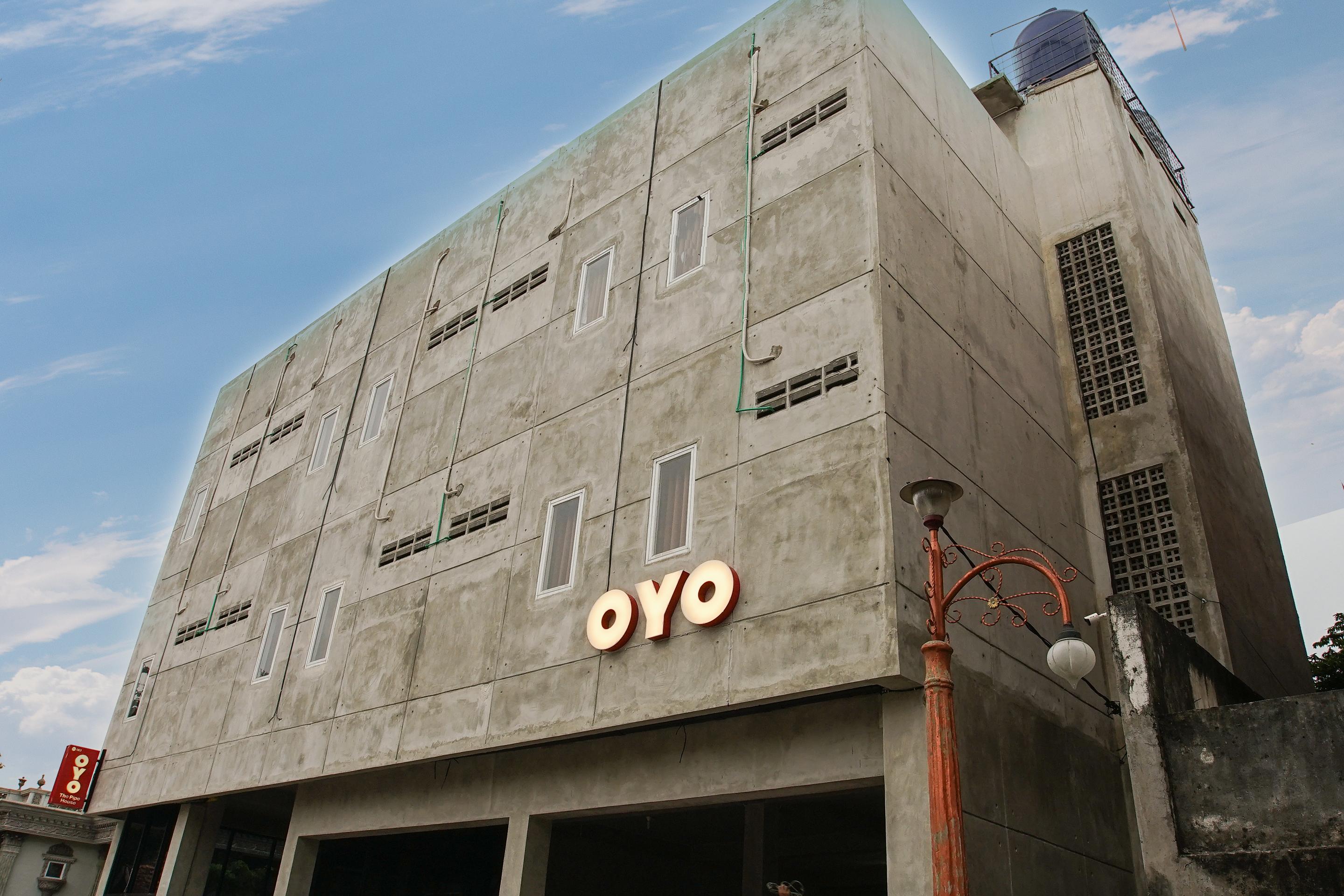 Oyo 183 The Pipe House Hotel Palembang Exterior foto