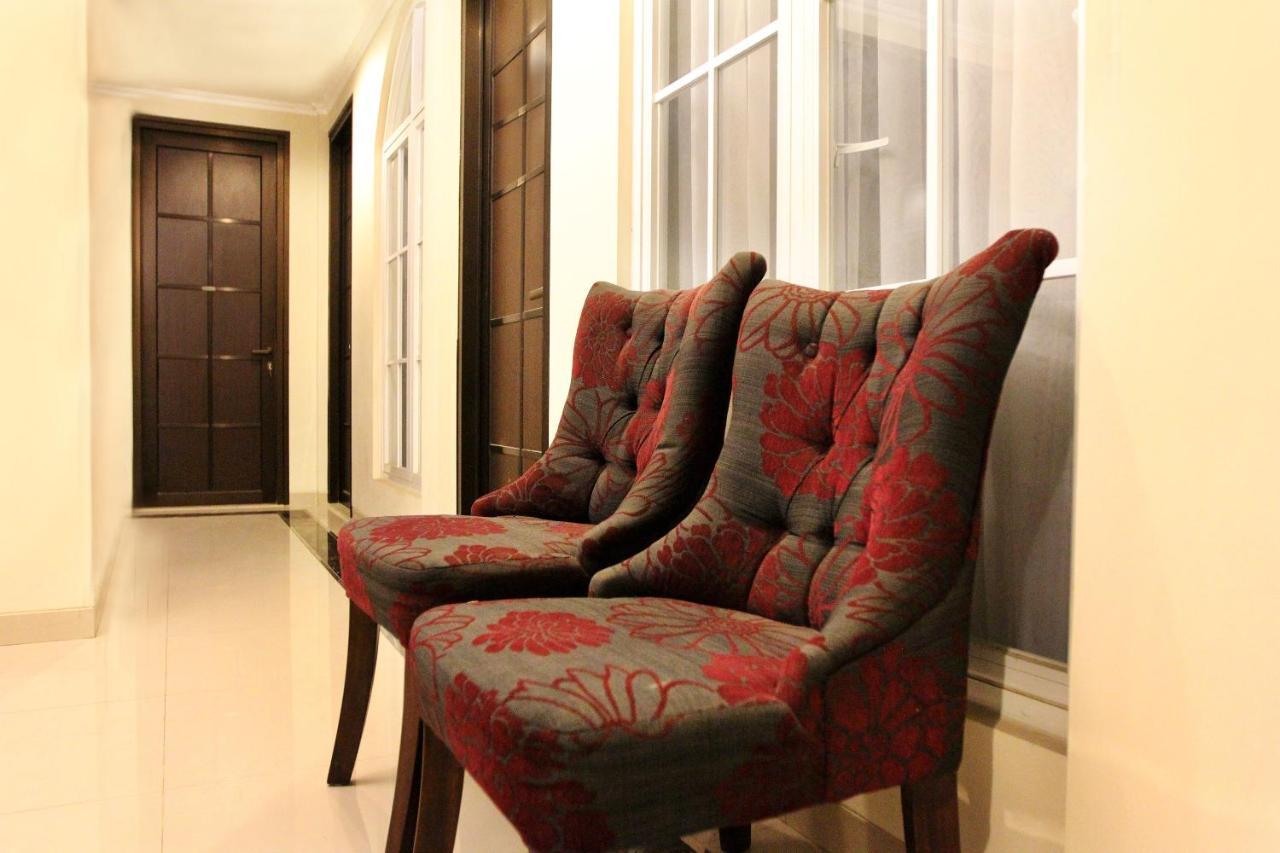 Oyo 183 The Pipe House Hotel Palembang Exterior foto
