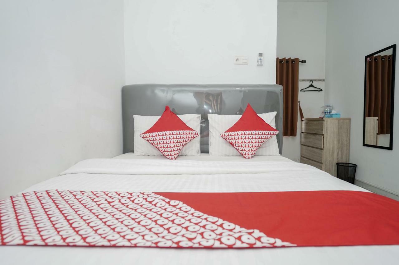Oyo 183 The Pipe House Hotel Palembang Exterior foto